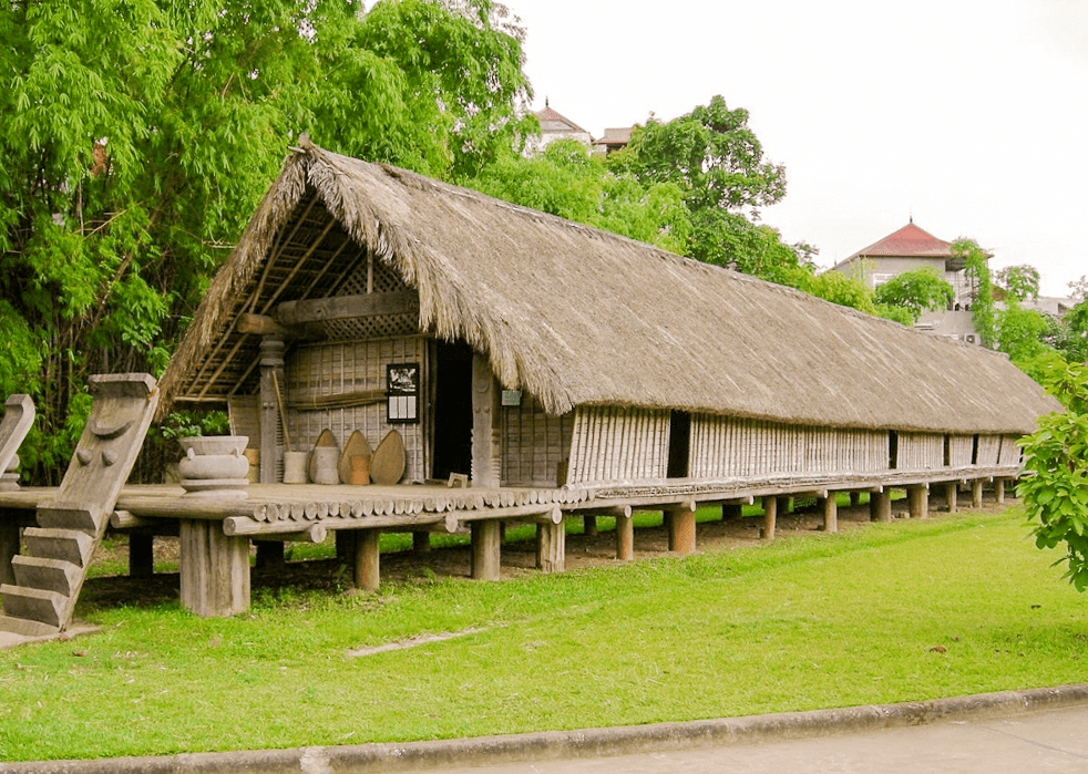 Nhà sàn người Ê Đê