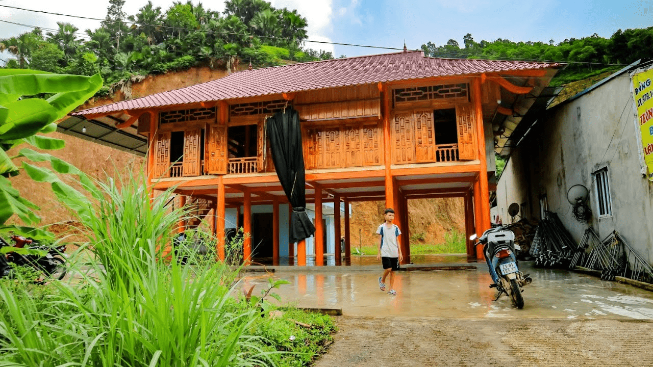 Mẫu nhà sàn gỗ độc đáo có trần thạch cao 